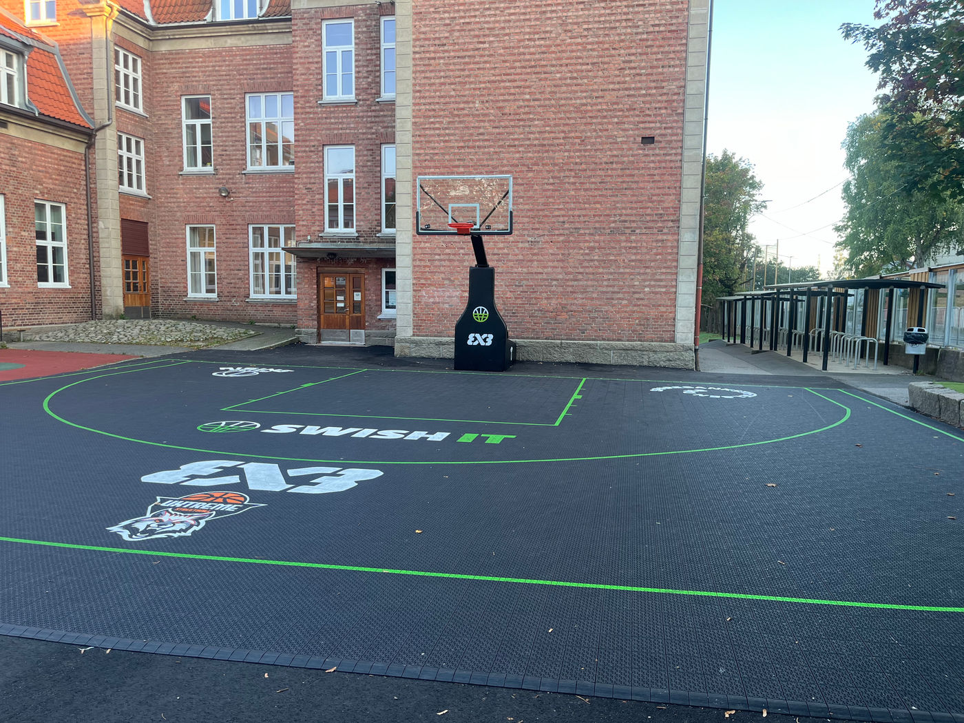 En av utebanene som er laget av UXTREME og Swish IT. Her på Trara Skole i Fredrikstad.